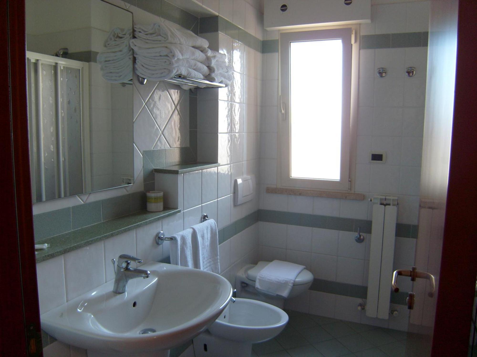 Residence Torre Del Mar Alba Adriatica Ruang foto