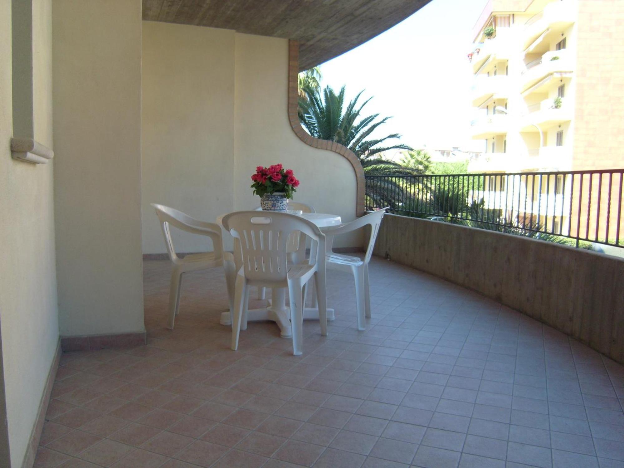 Residence Torre Del Mar Alba Adriatica Ruang foto