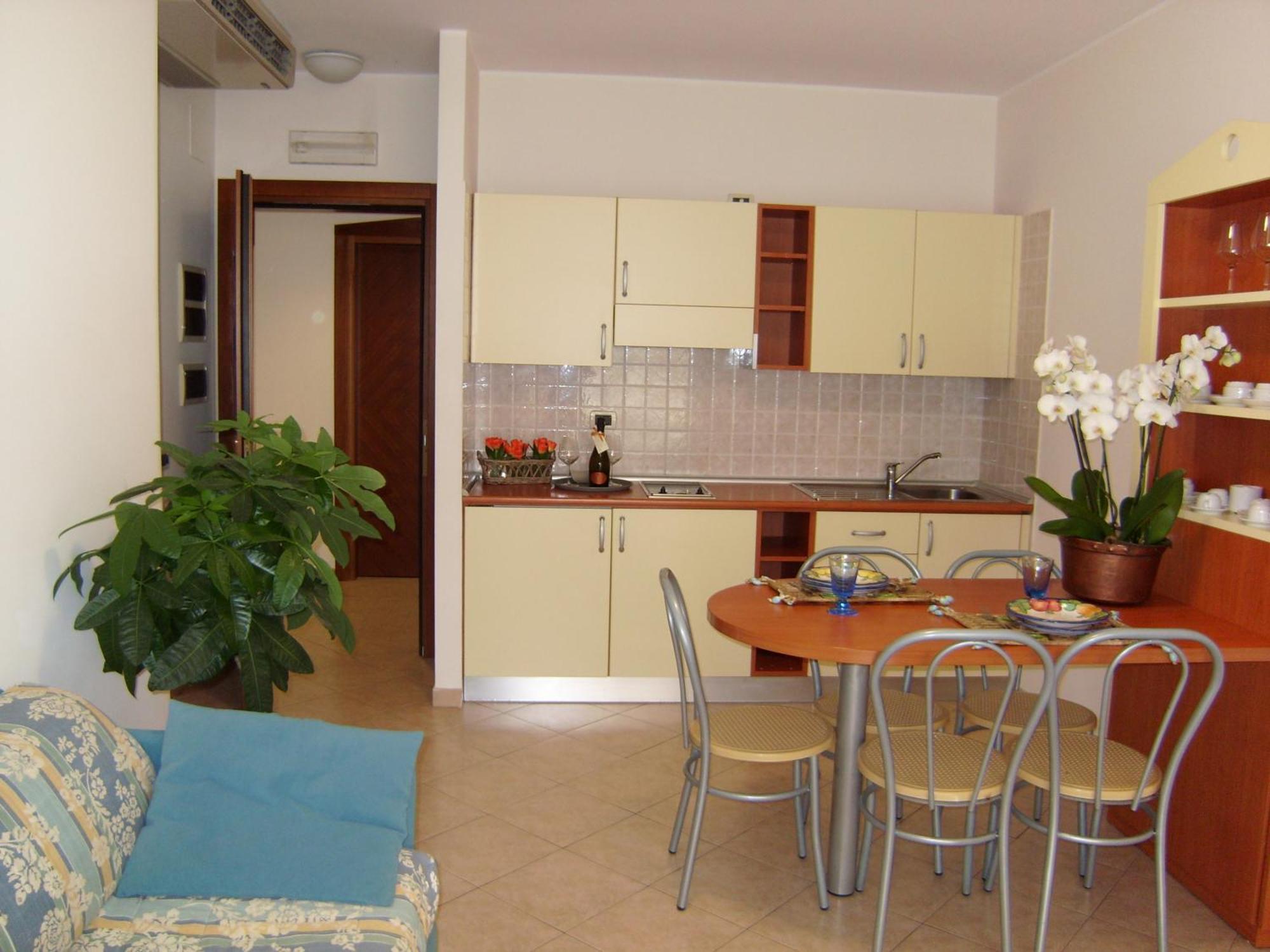 Residence Torre Del Mar Alba Adriatica Ruang foto