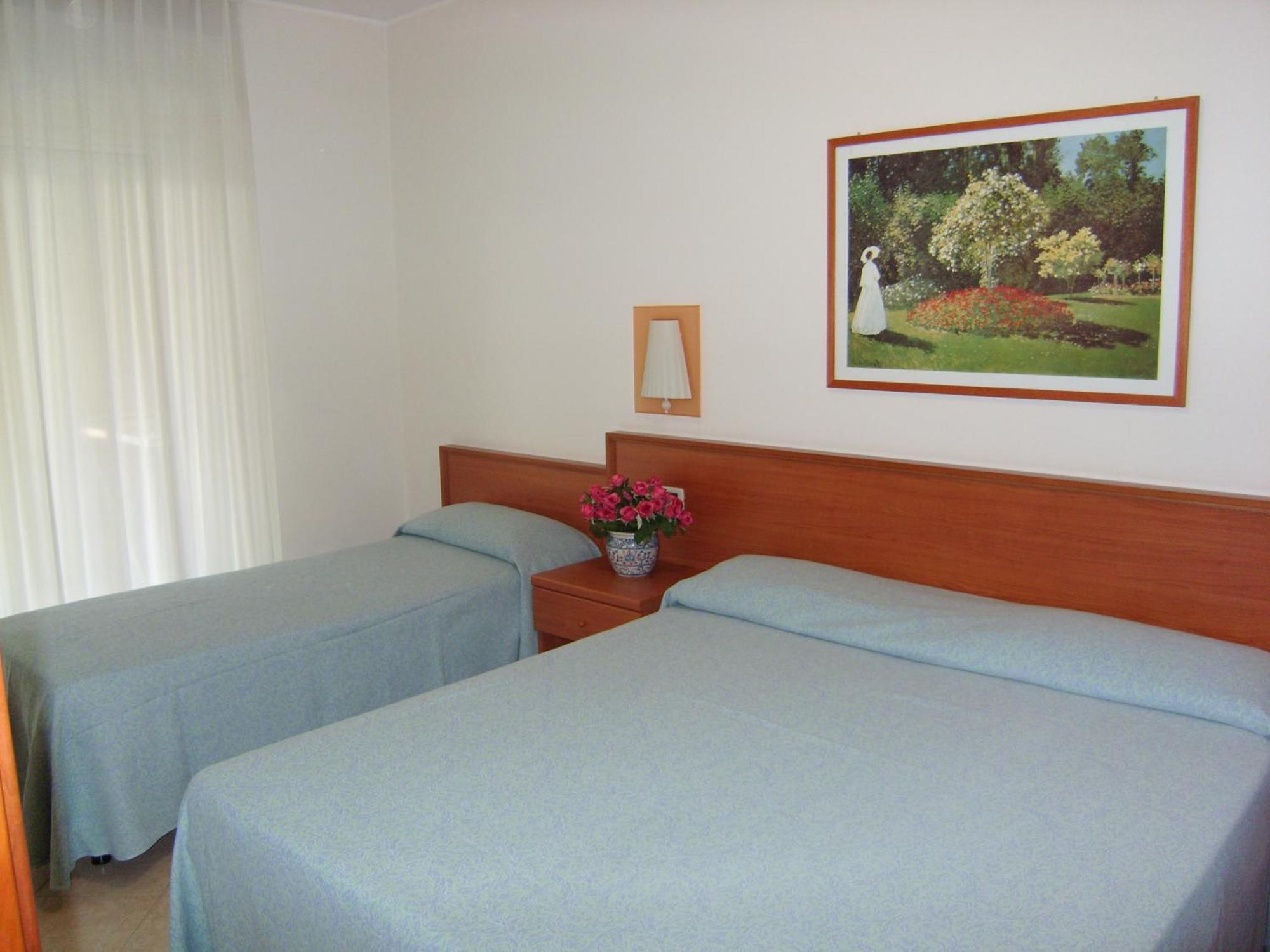 Residence Torre Del Mar Alba Adriatica Ruang foto